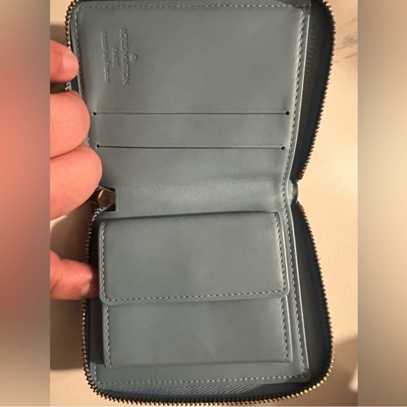 Louis Vuitton Vernis Zippy Coin/Wallet - Picture 7 of 10